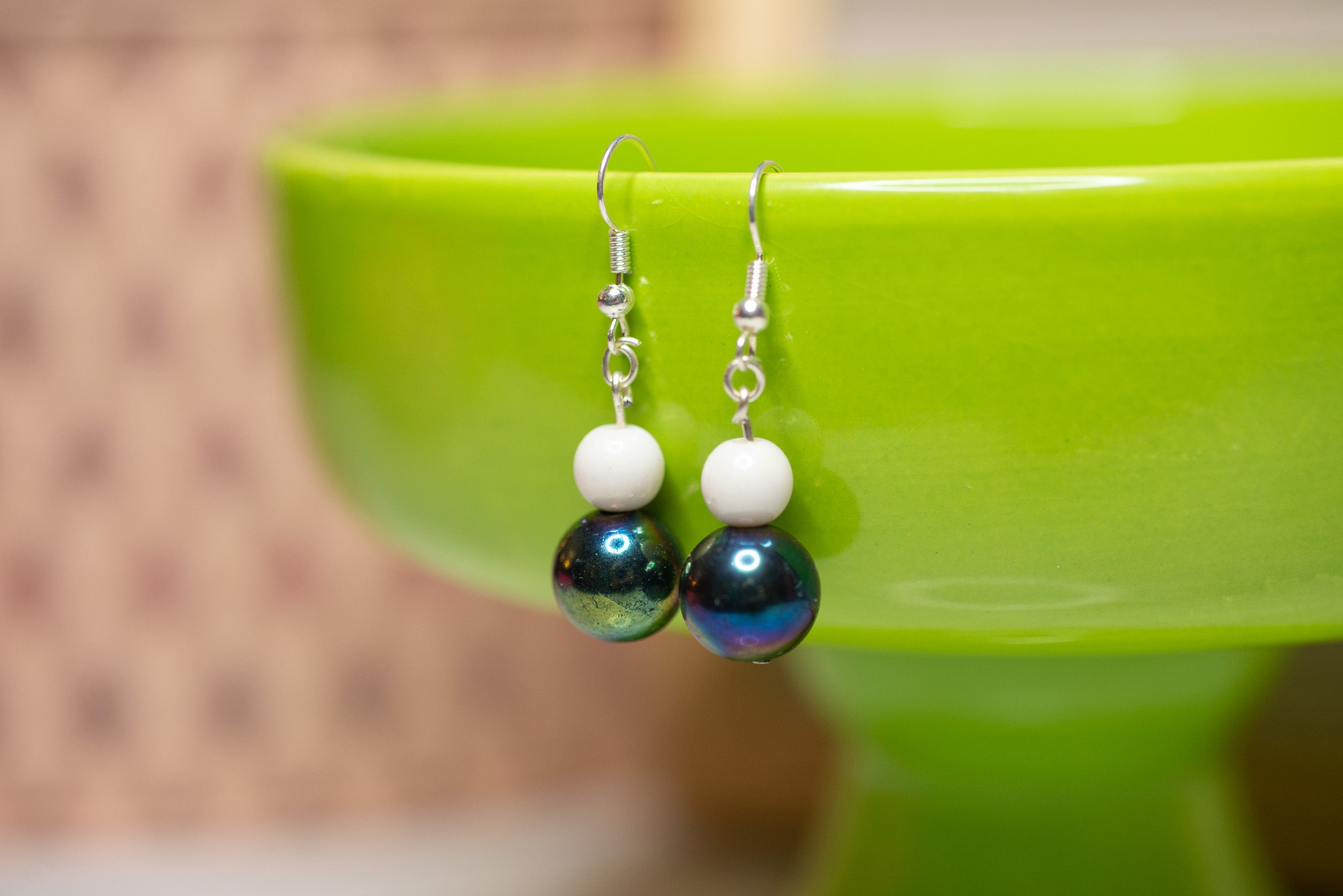 Dark Iridescent White Bead